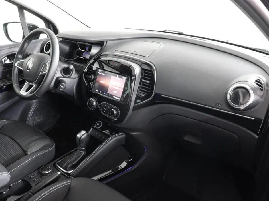 Автомобиль Renault Kaptur, 1.6 л, передний привод, Вариатор, бензин в наличии в Краснодаре