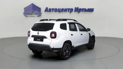 Автомобиль Renault Duster, 1.6 л, передний привод, МКПП, бензин в наличии в Омске