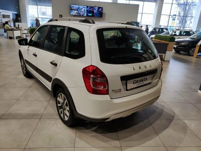 Автомобиль LADA Granta Cross, 1.6 л, передний привод, МКПП, бензин в наличии в Новосибирске