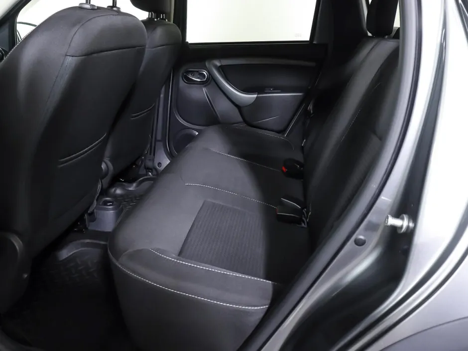 Автомобиль Renault Duster, 1.6 л, передний привод, МКПП, бензин в наличии в Самаре