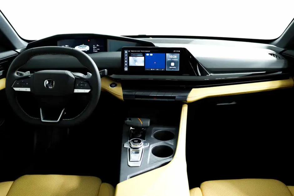 Автомобиль Changan UNI-V, 1.5 л, передний привод, Робот, бензин в наличии в Самаре