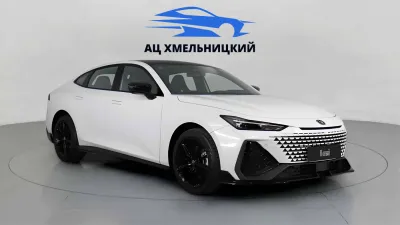 Автомобиль Changan UNI-V, 1.5 л, передний привод, Робот, бензин в наличии в Новосибирск