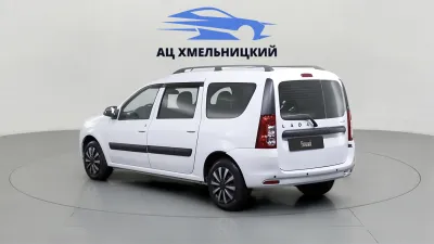 Автомобиль LADA Largus 7 мест, 1.6 л, передний привод, МКПП, бензин в наличии в Новосибирск