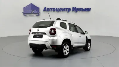 Автомобиль Renault Duster, 2 л, полный привод, МКПП, бензин в наличии в Омске