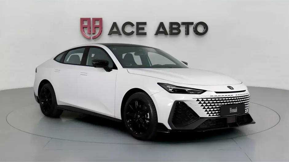 Автомобиль Changan UNI-V, 1.5 л, передний привод, Робот, бензин в наличии в Самаре