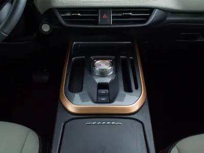 Автомобиль Haval Jolion, 1.5 л, полный привод, Робот, бензин в наличии в Омске