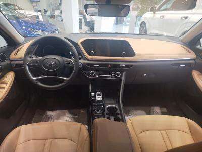 Автомобиль Hyundai Sonata, 2.5 л, передний привод, АКПП, бензин в наличии в Краснодаре
