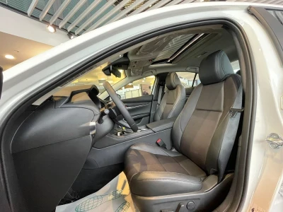 Автомобиль Mazda 3, 2 л, передний привод, АКПП, бензин в наличии в Екатеринбург