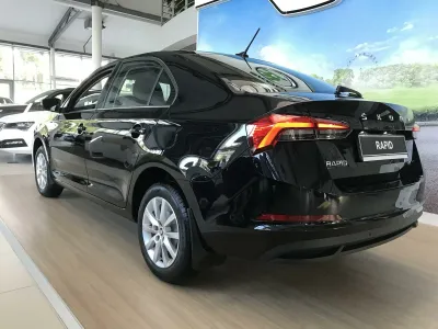 Автомобиль Skoda Rapid, 1.6 л, передний привод, АКПП, бензин в наличии в Тюмени