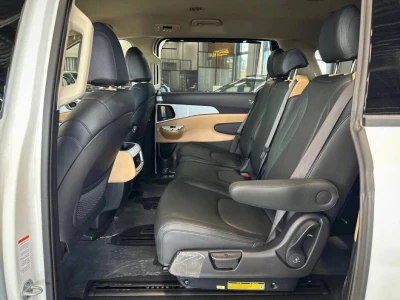 Автомобиль Kia Carnival, 2.2 л, передний привод, АКПП, дизель в наличии в Краснодаре
