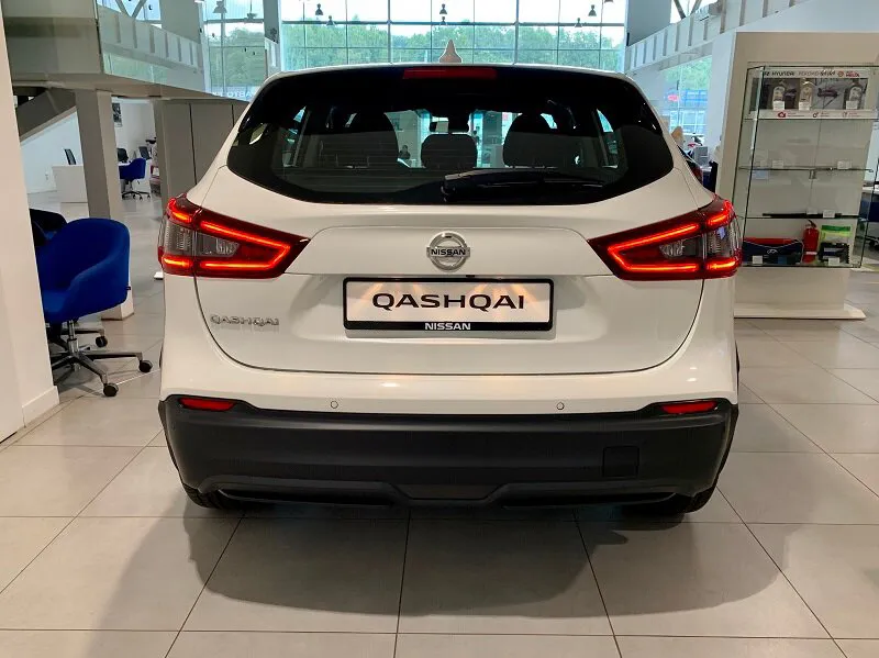Автомобиль Nissan Qashqai, 2 л, полный привод, Вариатор, бензин в наличии в Санкт-Петербург