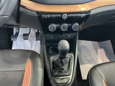 Автомобиль LADA Vesta Cross, 1.6 л, передний привод, МКПП, бензин в наличии в Новосибирске