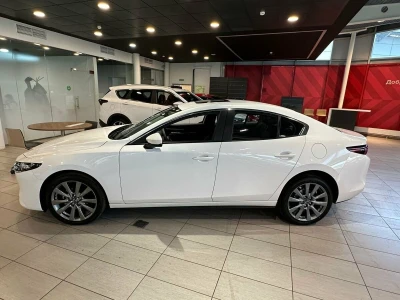 Автомобиль Mazda 3, 2 л, передний привод, АКПП, бензин в наличии в Краснодаре