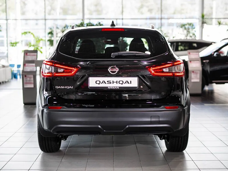 Автомобиль Nissan Qashqai, 2 л, передний привод, Вариатор, бензин в наличии в Санкт-Петербург