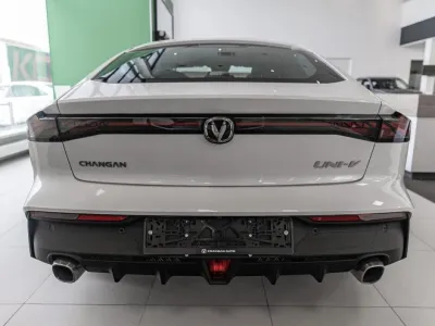 Автомобиль Changan UNI-V, 1.5 л, передний привод, Робот, бензин в наличии в Краснодаре