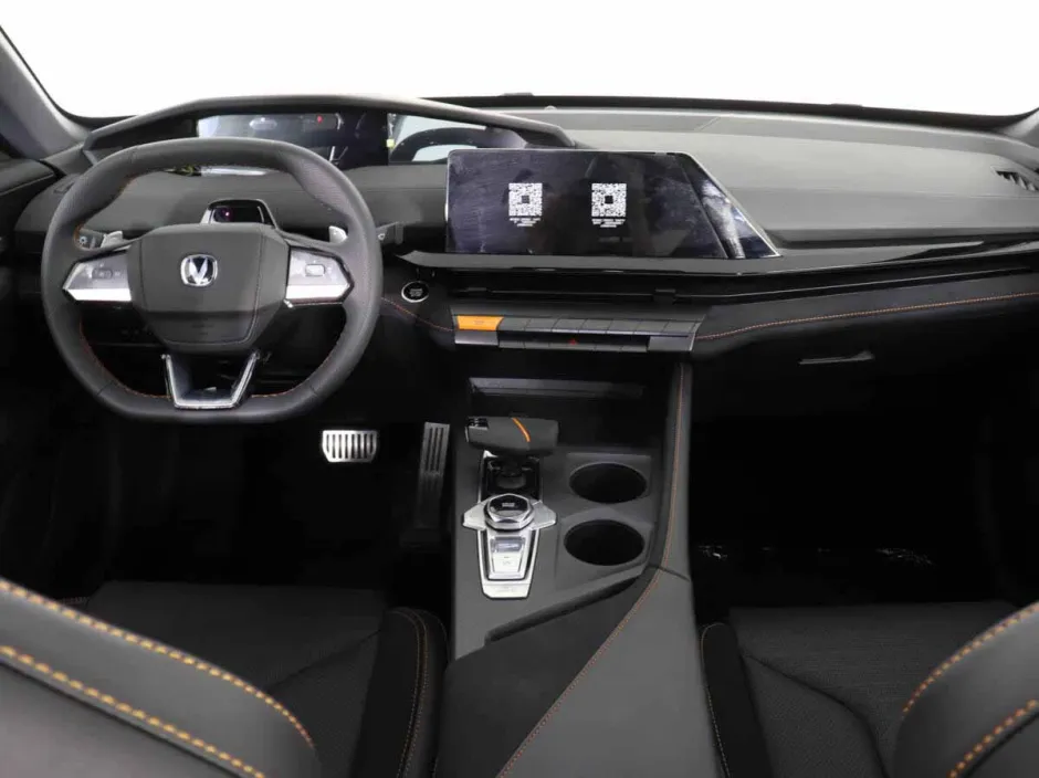 Автомобиль Changan UNI-V, 1.5 л, передний привод, Робот, бензин в наличии в Самаре