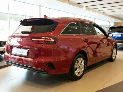 Автомобиль Kia Ceed, 1.6 л, передний привод, АКПП, бензин в наличии в Тюмени