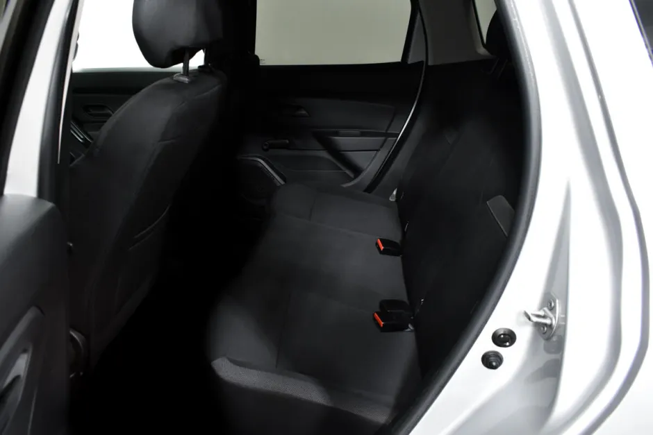 Автомобиль Renault Duster, 1.6 л, передний привод, МКПП, бензин в наличии в Самаре