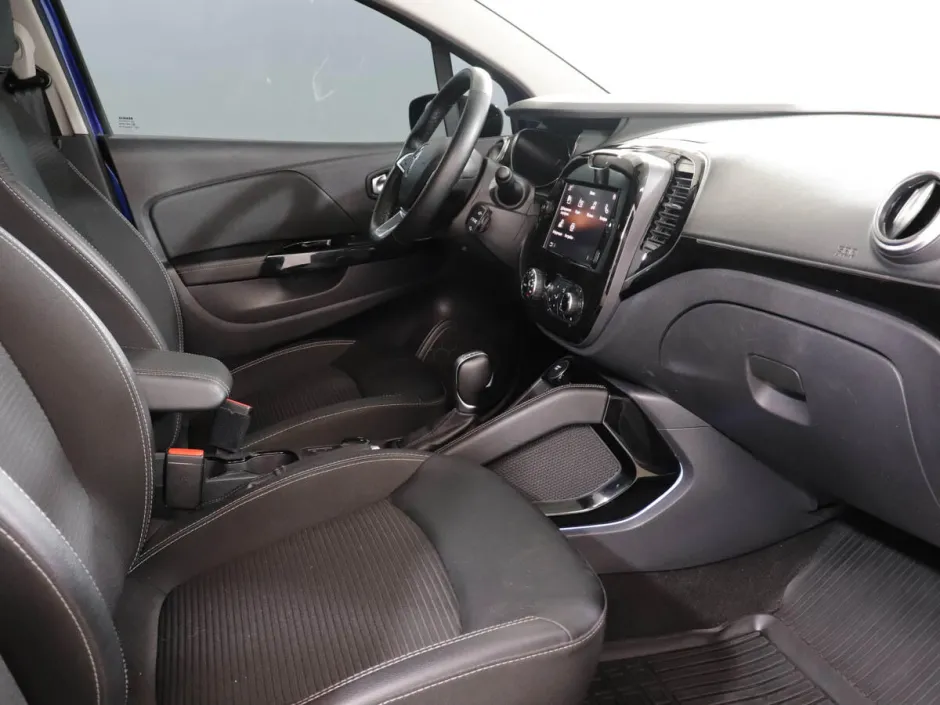 Автомобиль Renault Kaptur, 1.3 л, передний привод, Вариатор, бензин в наличии в Краснодаре