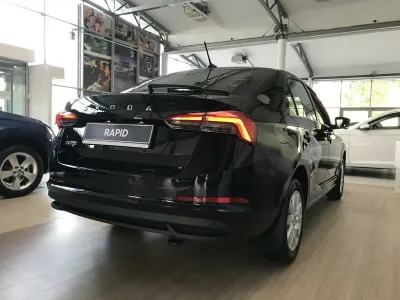 Автомобиль Skoda Rapid, 1.6 л, передний привод, АКПП, бензин в наличии в Тюмени