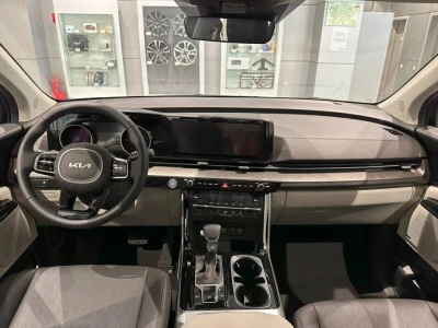 Автомобиль Kia Carnival, 2.2 л, передний привод, АКПП, дизель в наличии в Краснодаре