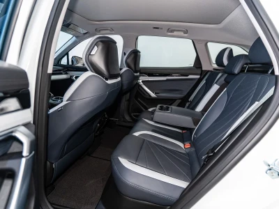 Автомобиль Geely Atlas, 2 л, передний привод, Робот, бензин в наличии в Краснодаре