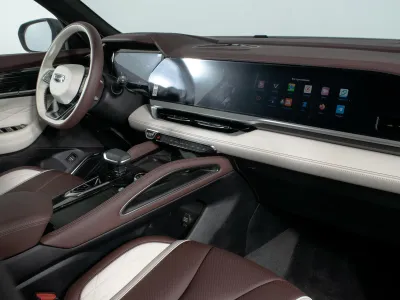 Автомобиль Geely Monjaro, 2 л, полный привод, АКПП, бензин в наличии в Новосибирск
