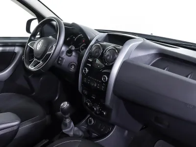 Автомобиль Renault Duster, 1.6 л, передний привод, МКПП, бензин в наличии в Омске