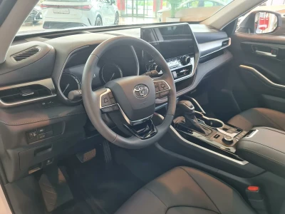 Автомобиль Toyota Highlander, 3.5 л, полный привод, АКПП, бензин в наличии в Краснодаре