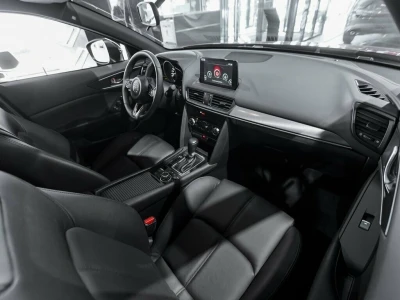 Автомобиль Mazda CX-4, 2 л, передний привод, АКПП, бензин в наличии в Екатеринбург