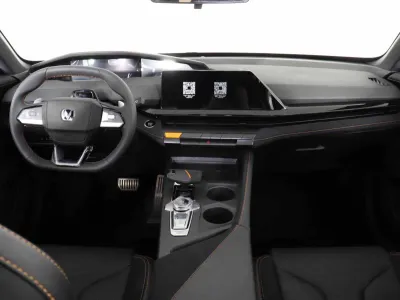 Автомобиль Changan UNI-V, 1.5 л, передний привод, Робот, бензин в наличии в Новосибирск