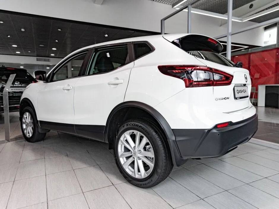 Автомобиль Nissan Qashqai, 1.2 л, передний привод, Вариатор, бензин в наличии в Санкт-Петербург