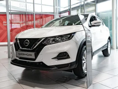 Автомобиль Nissan Qashqai, 1.2 л, передний привод, Вариатор, бензин в наличии в Санкт-Петербург