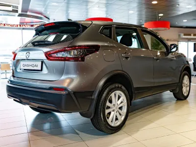 Автомобиль Nissan Qashqai, 2 л, полный привод, Вариатор, бензин в наличии в Екатеринбургe