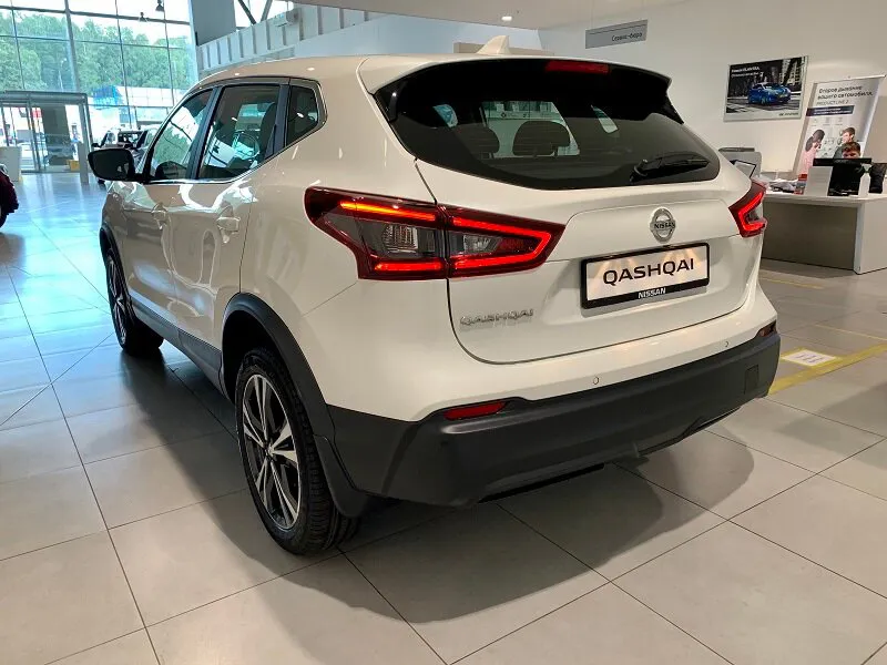 Автомобиль Nissan Qashqai, 2 л, полный привод, Вариатор, бензин в наличии в Санкт-Петербург