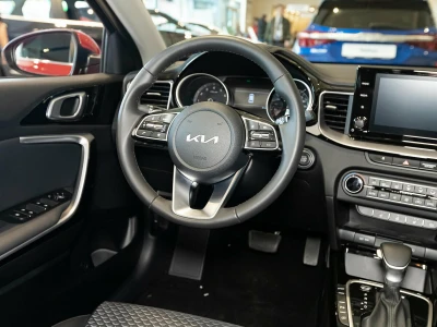 Автомобиль Kia Ceed, 1.6 л, передний привод, АКПП, бензин в наличии в Тюмени