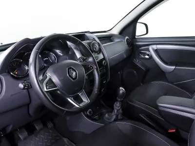 Автомобиль Renault Duster, 1.6 л, передний привод, МКПП, бензин в наличии в Омске