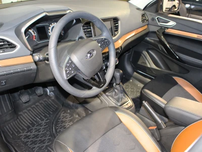 Автомобиль LADA Vesta Cross, 1.6 л, передний привод, МКПП, бензин в наличии в Новосибирске
