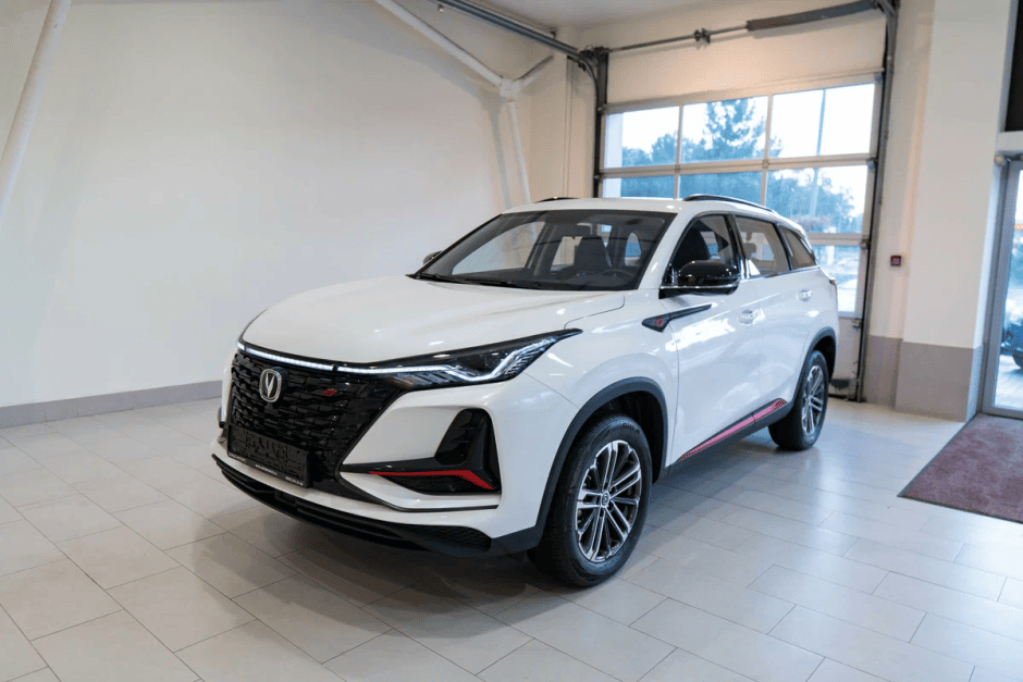 Автомобиль Changan CS75 Plus, 1.5 л, передний привод, АКПП, бензин в наличии в Краснодаре