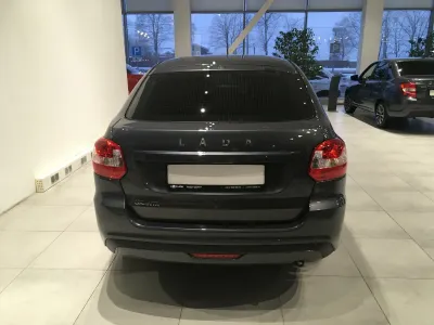 Автомобиль LADA Granta Лифтбек, 1.6 л, передний привод, МКПП, бензин в наличии в Новосибирске