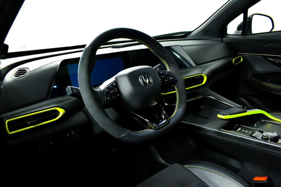 Автомобиль Changan UNI-T, 1.5 л, передний привод, Робот, бензин в наличии в Самаре