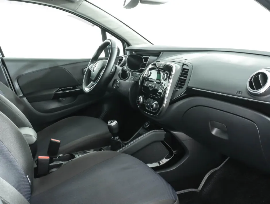 Автомобиль Renault Kaptur, 1.6 л, передний привод, МКПП, бензин в наличии в Краснодаре