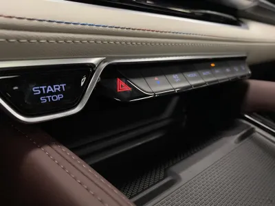Автомобиль Geely Monjaro, 2 л, полный привод, АКПП, бензин в наличии в Новосибирск