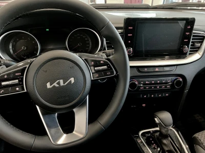 Автомобиль Kia Ceed SW, 1.6 л, передний привод, АКПП, бензин в наличии в Краснодаре