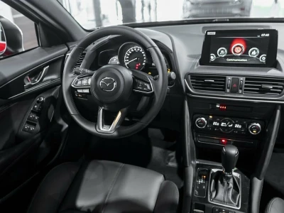 Автомобиль Mazda CX-4, 2 л, передний привод, АКПП, бензин в наличии в Екатеринбург