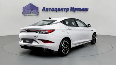 Автомобиль JAC J7, 1.5 л, передний привод, Вариатор, бензин в наличии в Омске