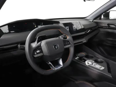 Автомобиль Changan UNI-V, 1.5 л, передний привод, Робот, бензин в наличии в Новосибирск