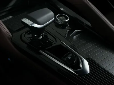 Автомобиль Geely Monjaro, 2 л, полный привод, АКПП, бензин в наличии в Новосибирск