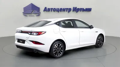 Автомобиль JAC J7, 1.5 л, передний привод, Вариатор, бензин в наличии в Омске