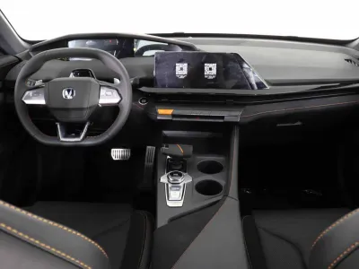 Автомобиль Changan UNI-V, 1.5 л, передний привод, Робот, бензин в наличии в Новосибирск